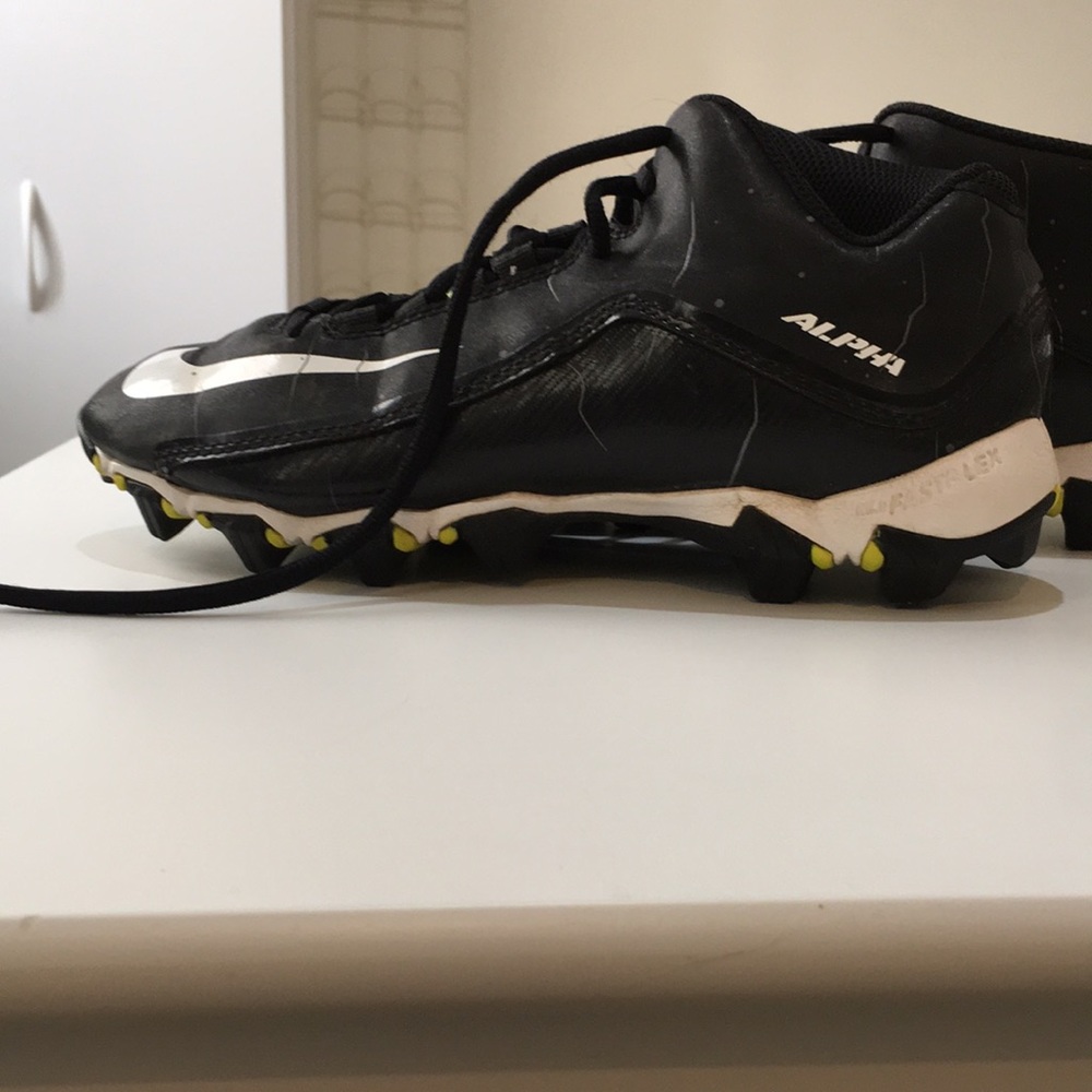 Nike Alpha cleats boys size 5.5y used